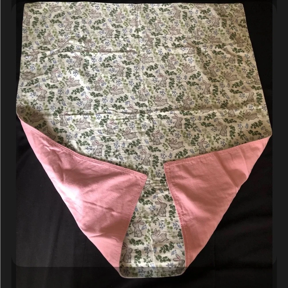Vtg machine made bunny Baby Crib Quilt Nursery Blanket